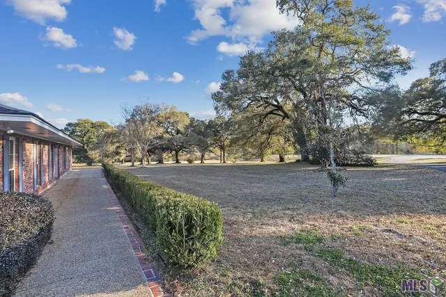 $3,000,000 | 7520 Highway 61, St. Francisville, LA 70775