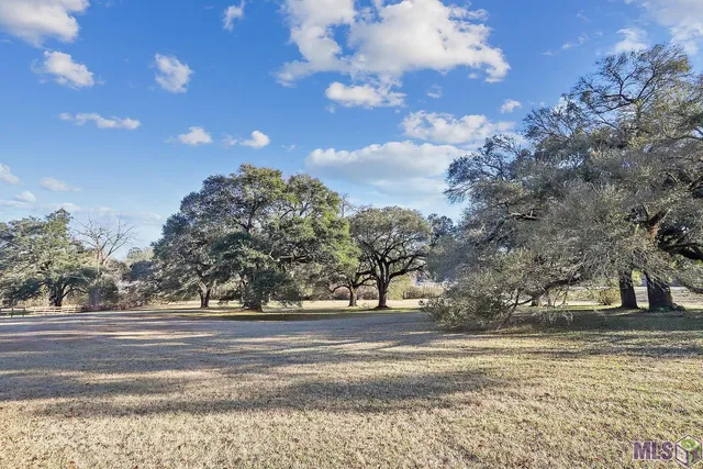 $3,000,000 | 7520 Highway 61, St. Francisville, LA 70775