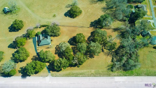 $3,000,000 | 7520 Highway 61, St. Francisville, LA 70775
