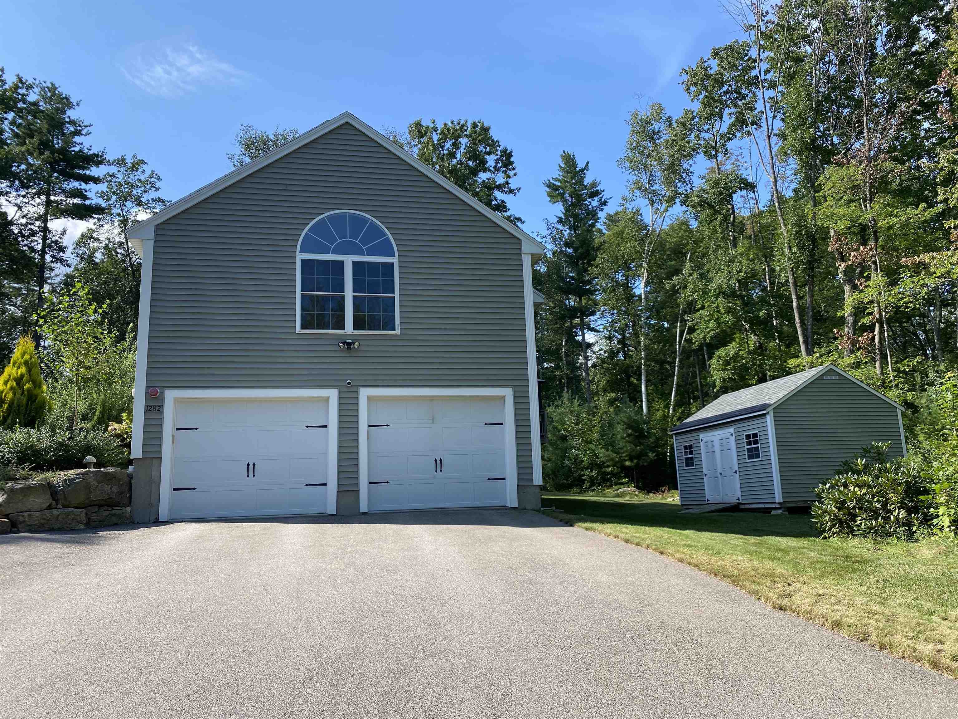 1282 Smyth Road Hooksett, NH 03106 - Photo 3 of 28