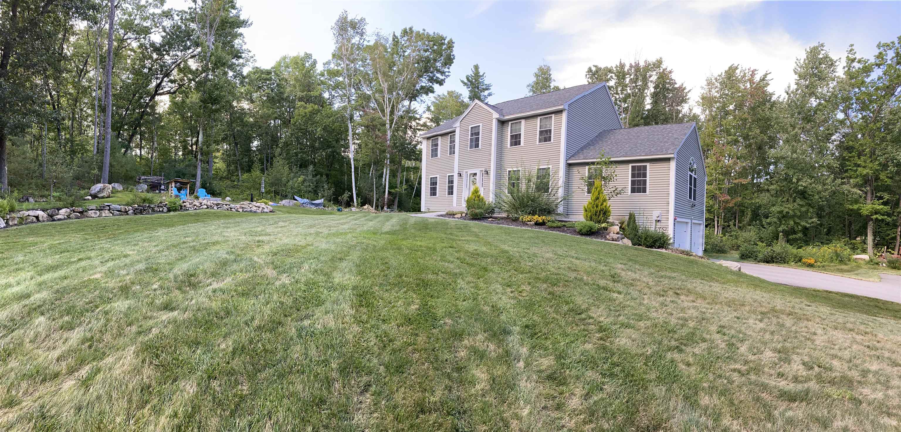 1282 Smyth Road Hooksett, NH 03106 - Photo 4 of 28
