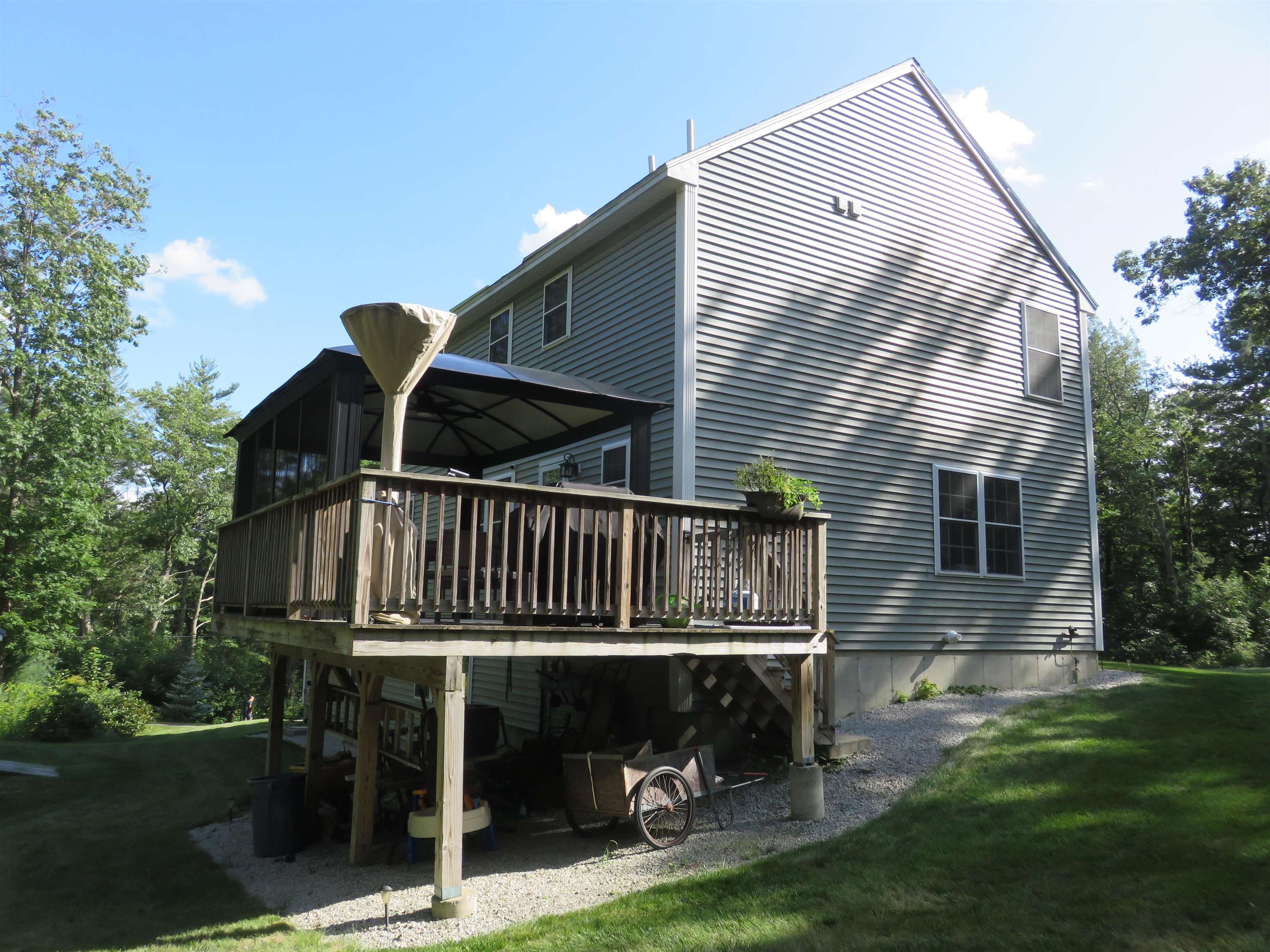 1282 Smyth Road Hooksett, NH 03106 - Photo 5 of 28