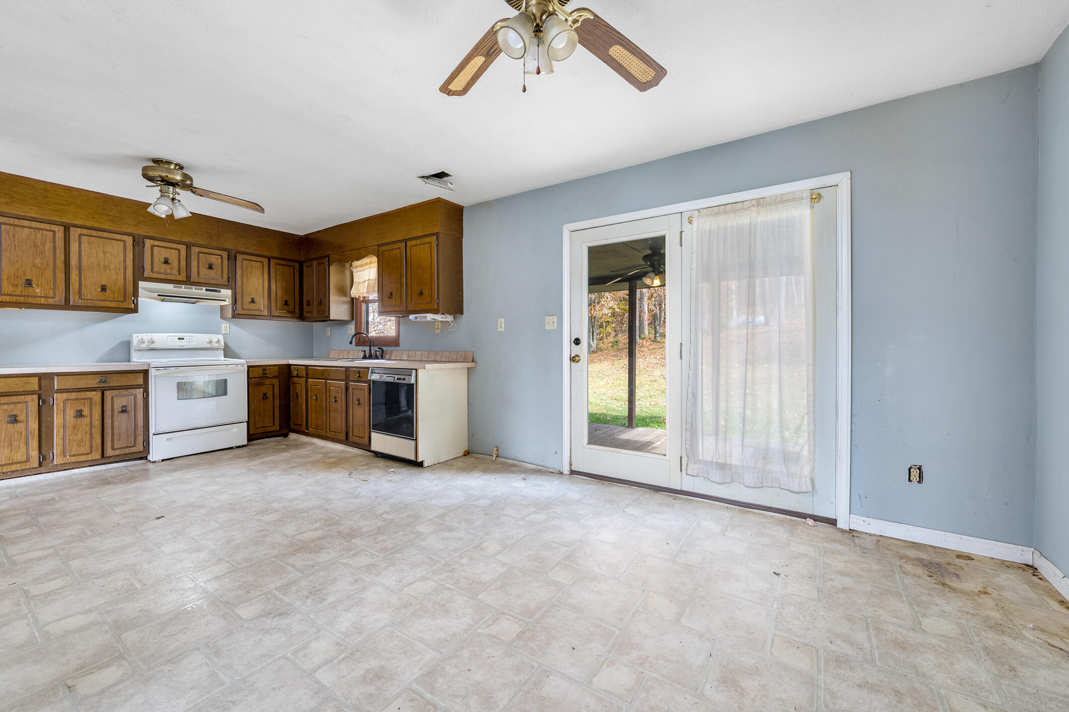 142 Hunt Road Jonesborough, TN 37659 - Photo 14 of 38 142 Hunt Rd (42 of 58)