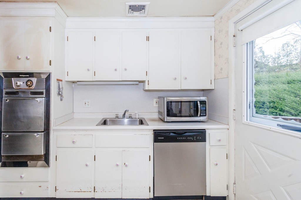277 Temple Road Waltham, MA 02452 - Photo 5 of 26 Gallery Image 5