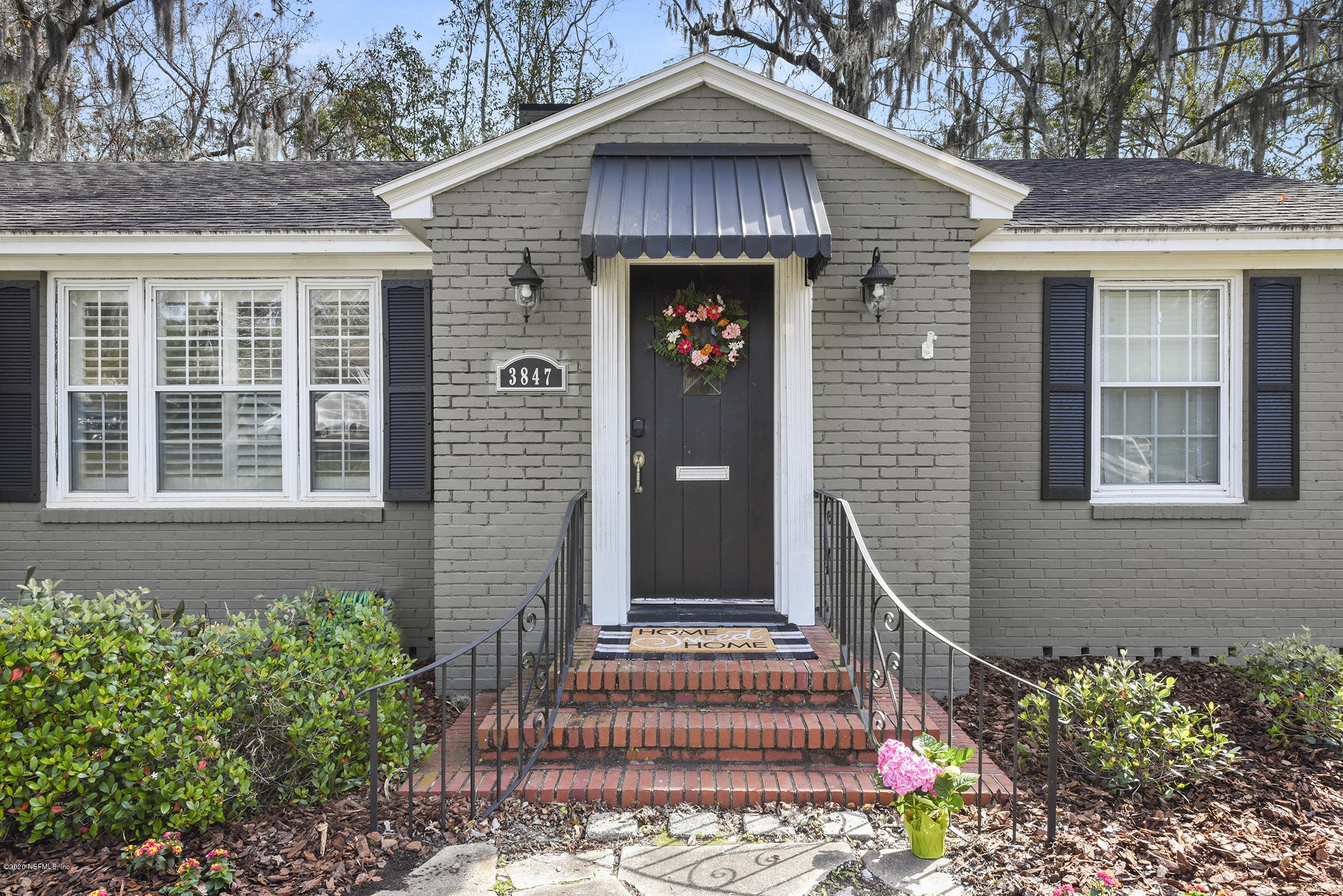 3847 Gadsden Road Jacksonville, FL 32207 - Photo 3 of 29 a front view of a house with a garden