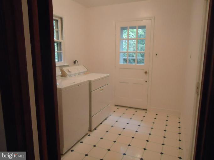 11901 Gainsborough Road Potomac, MD 20854 - Photo 18 of 29 Interior (General)