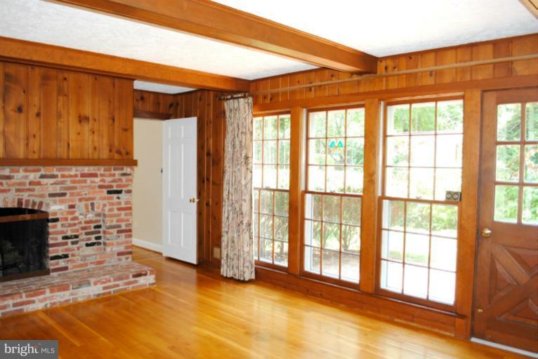 11901 Gainsborough Road Potomac, MD 20854 - Photo 3 of 29 Family Room