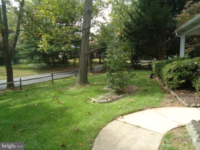 11901 Gainsborough Road Potomac, MD 20854 - Photo 23 of 29 Exterior (Front)