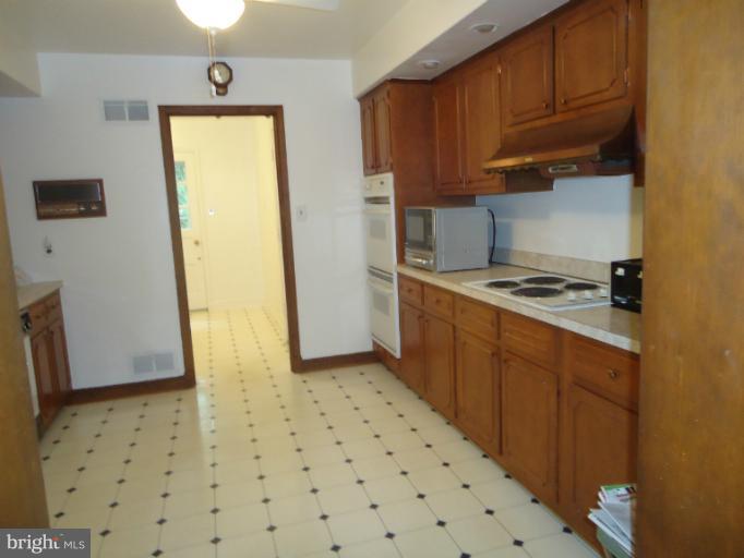 11901 Gainsborough Road Potomac, MD 20854 - Photo 24 of 29 Kitchen
