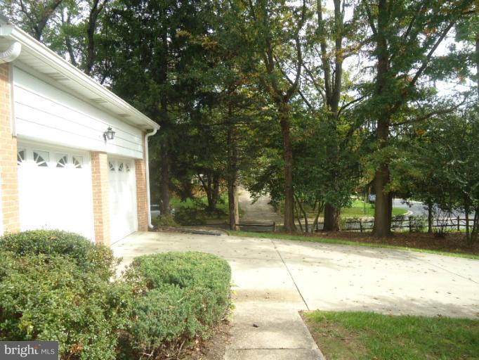 11901 Gainsborough Road Potomac, MD 20854 - Photo 27 of 29 Exterior (Front)