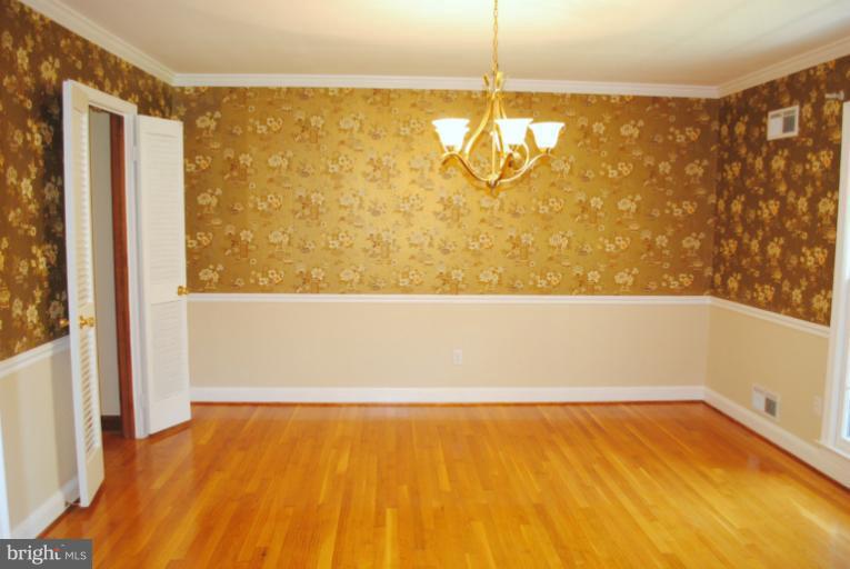11901 Gainsborough Road Potomac, MD 20854 - Photo 7 of 29 Dining Room