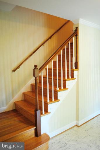 11901 Gainsborough Road Potomac, MD 20854 - Photo 10 of 29 Interior (General)