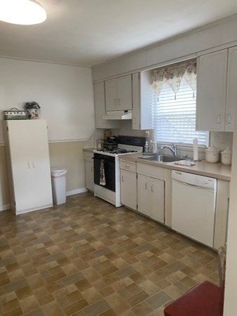 11 Oakland Road Sharon, MA 02067 - Photo 5 of 25 Gallery Image 5