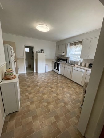 11 Oakland Road Sharon, MA 02067 - Photo 6 of 25 Gallery Image 6