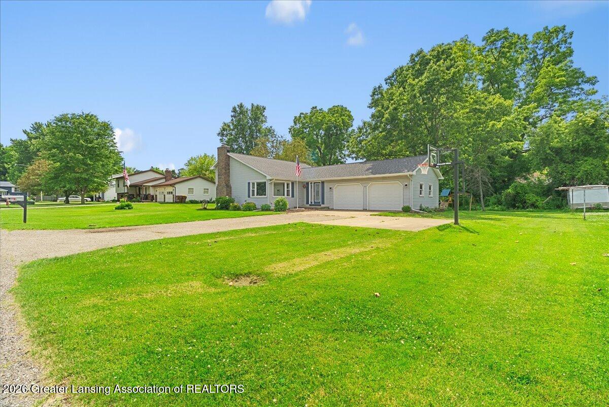 102 Wicklow Road Eaton Rapids, MI 48827 - Photo 3 of 42 03-Media Jett - 37