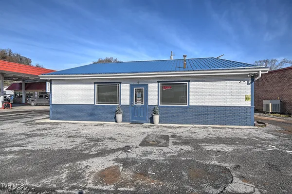 $300,000 | 113 Shaker Lane, Saltville, VA 24370