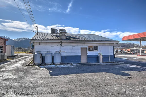 $300,000 | 113 Shaker Lane, Saltville, VA 24370