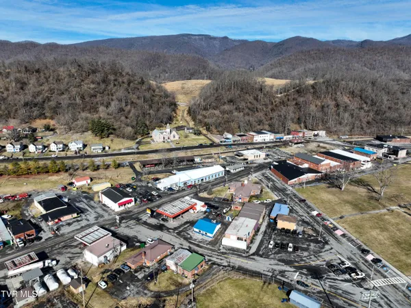 $300,000 | 113 Shaker Lane, Saltville, VA 24370