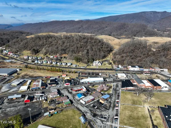 $300,000 | 113 Shaker Lane, Saltville, VA 24370