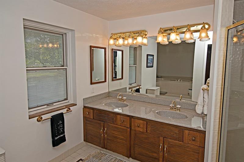 240 Ridgehaven Lane Pittsburgh, PA 15238 - Photo 12 of 25 Owner's bathroom