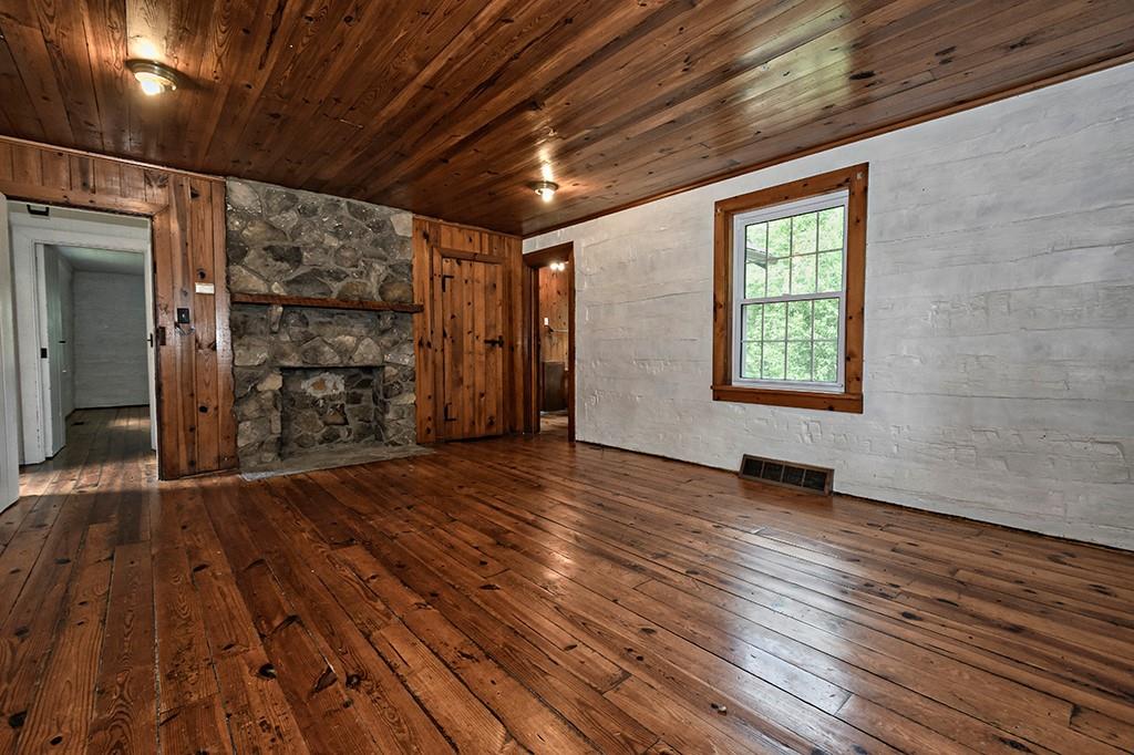 240 Ridgehaven Lane Pittsburgh, PA 15238 - Photo 19 of 25 cabin living room