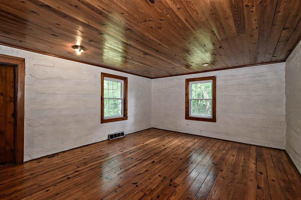 240 Ridgehaven Lane Pittsburgh, PA 15238 - Photo 20 of 25 Cabin bedroom