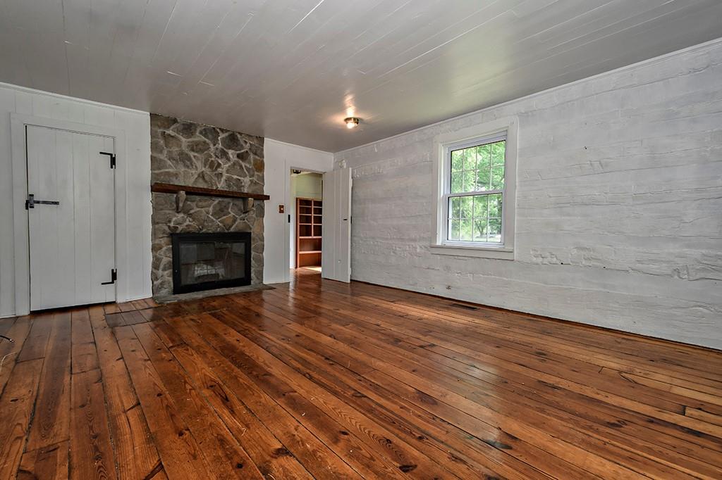 240 Ridgehaven Lane Pittsburgh, PA 15238 - Photo 21 of 25 Cabin living room