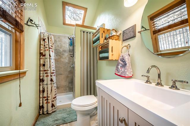 9050 Picabo Road Cascade, CO 80809 - Photo 27 of 40 Cabin bathroom