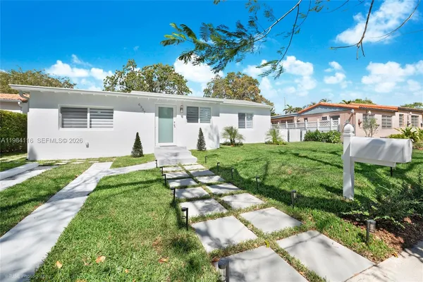 a view of a house with a backyard