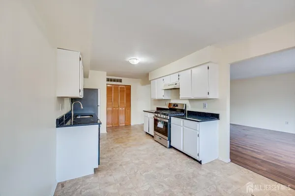 $384,900 | 707 Edison Glen Terrace, Edison, NJ 08837