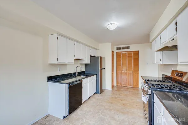 $384,900 | 707 Edison Glen Terrace, Edison, NJ 08837