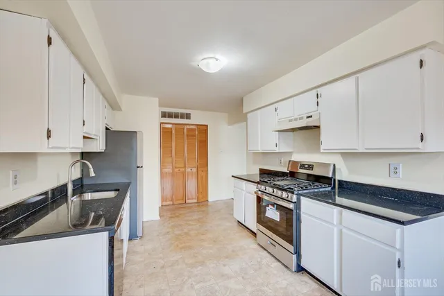 $389,900 | 707 Edison Glen Terrace, Edison, NJ 08837