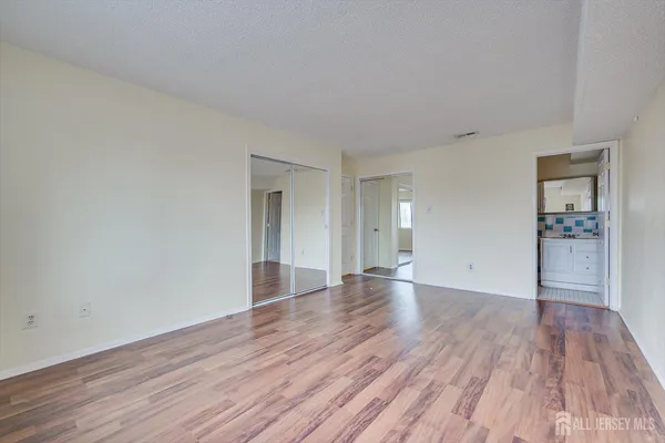 $384,900 | 707 Edison Glen Terrace, Edison, NJ 08837