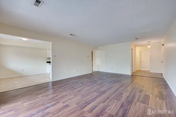 $384,900 | 707 Edison Glen Terrace, Edison, NJ 08837