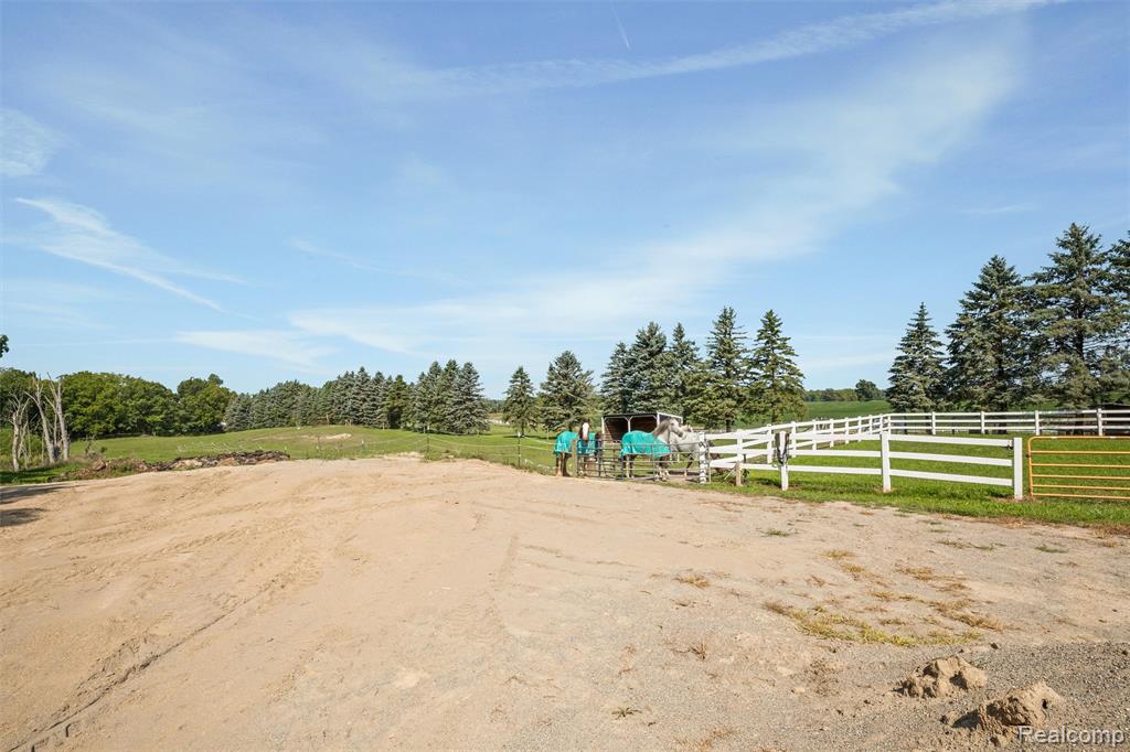 5737 Clinton Macon Road Clinton, MI 49236 - Photo 30 of 39 Gallery Image 30