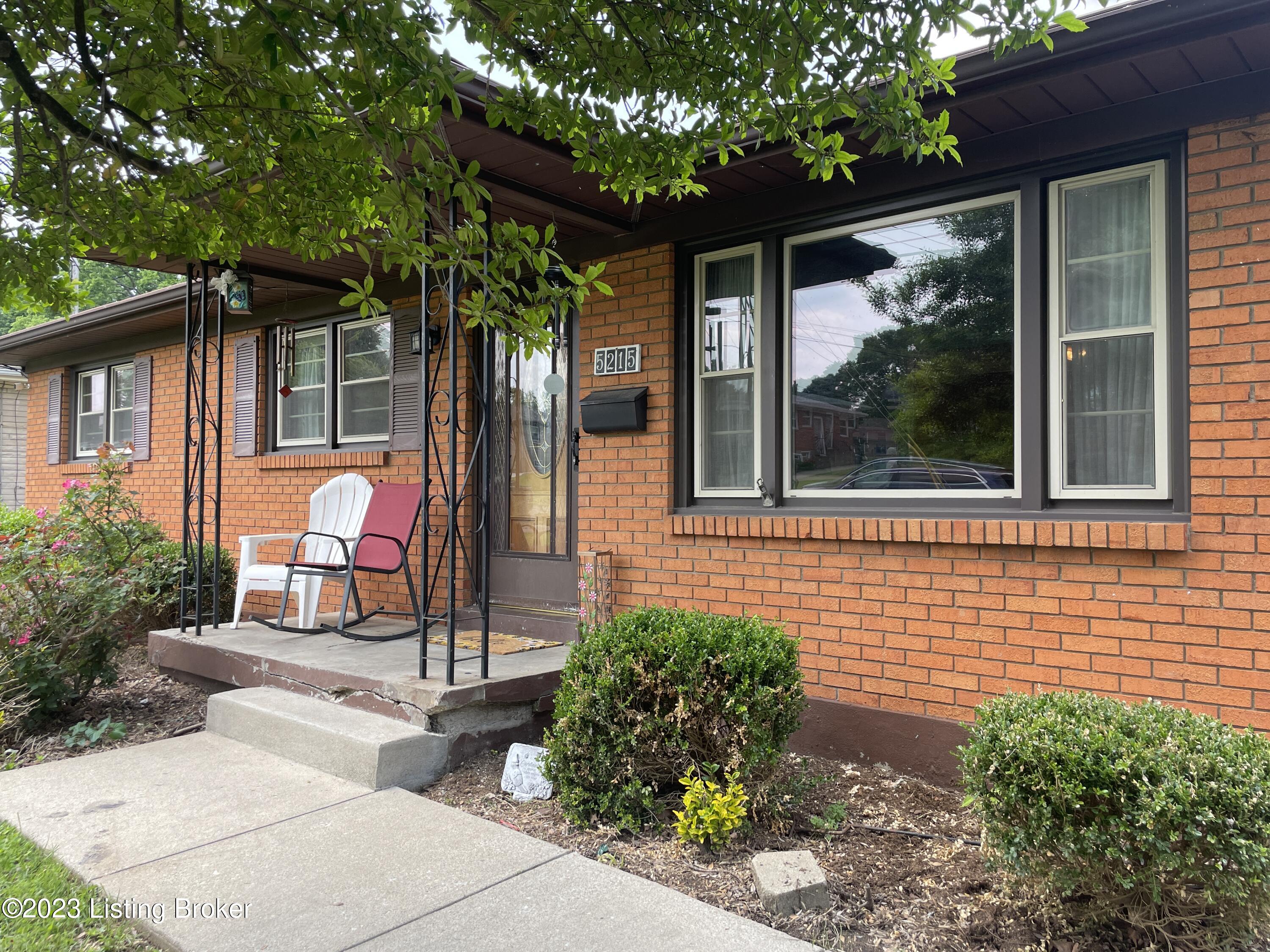 5215 Layne Road Louisville, KY 40219 - Photo 5 of 33 CA652126-9B11-40E2-805B-32D7B339DFD4