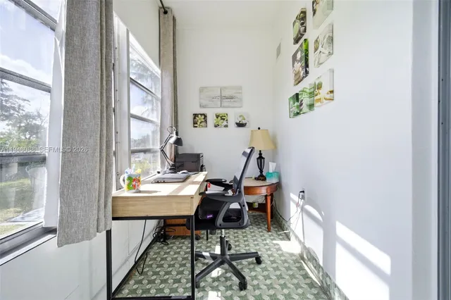 a view of a back yard