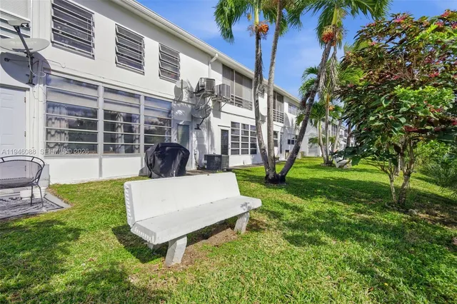 $114,900 | 52 Northeast 204th Street, Unit 6, Miami Gardens, FL 33179