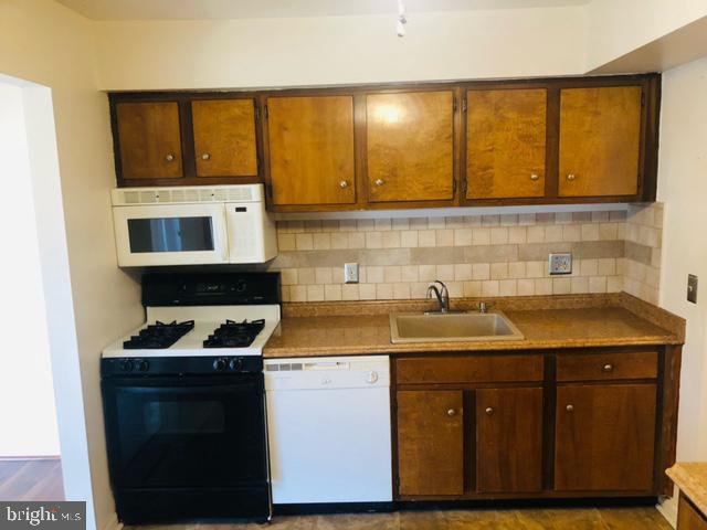116 Van Buren Road, Unit 12 Voorhees, NJ 08043 - Photo 3 of 18 Kitchen