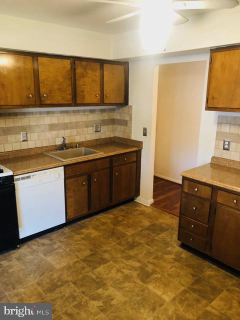 116 Van Buren Road, Unit 12 Voorhees, NJ 08043 - Photo 5 of 18 Kitchen