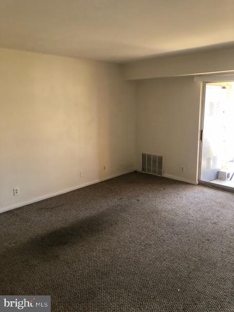 116 Van Buren Road, Unit 12 Voorhees, NJ 08043 - Photo 7 of 18 Living Room