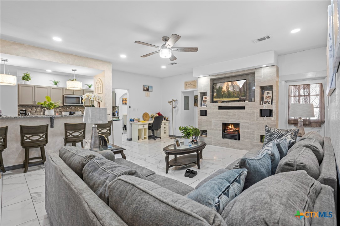 811 Ward Street Marlin, TX 76661 - Photo 13 of 31 a living room with furniture and a flat screen tv
