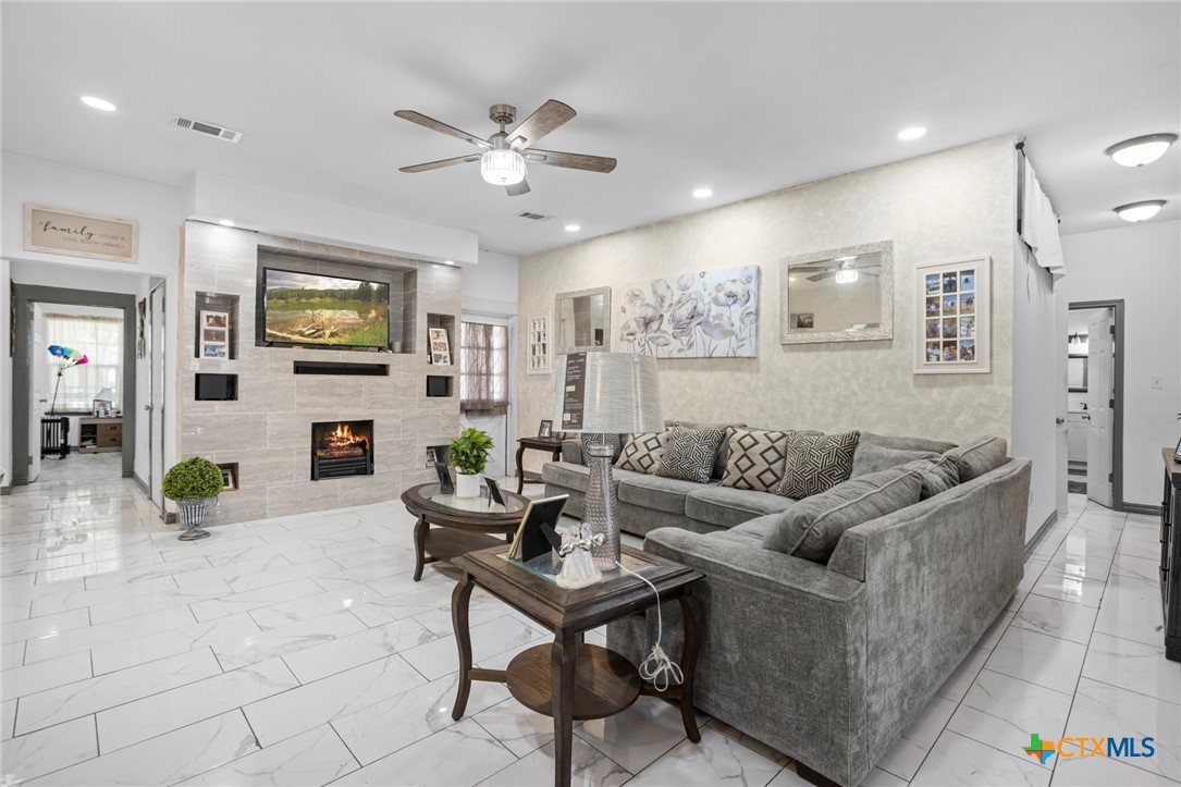 811 Ward Street Marlin, TX 76661 - Photo 16 of 31 a living room with furniture and a flat screen tv