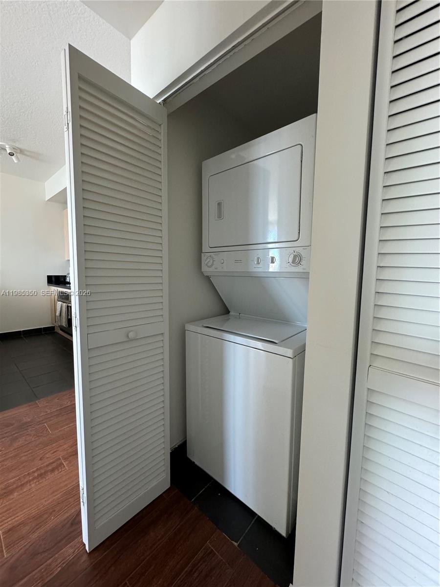 79 Southwest 12th Street, Unit 1502S Miami, FL 33130 - Photo 12 of 16