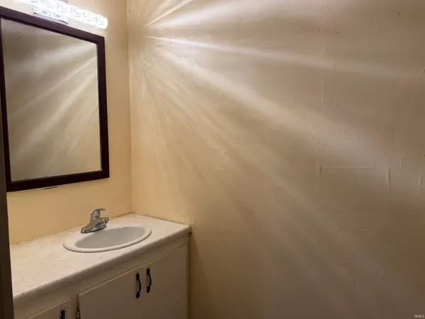 $219,500 | 927 South Main Street, Kendallville, IN 46755