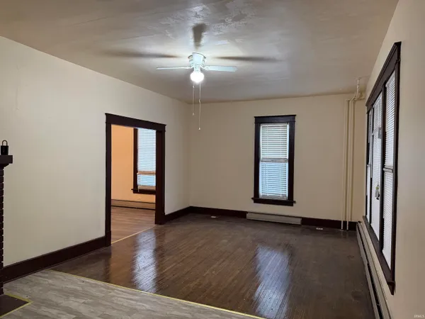 $219,500 | 927 South Main Street, Kendallville, IN 46755