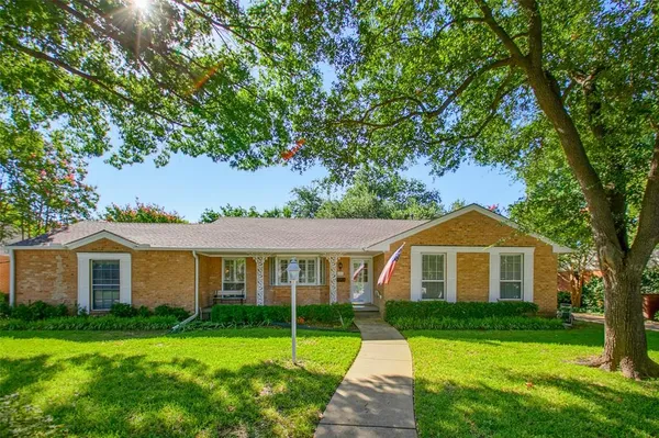 $399,500 | 200 North Weatherred Drive, Richardson, TX 75080