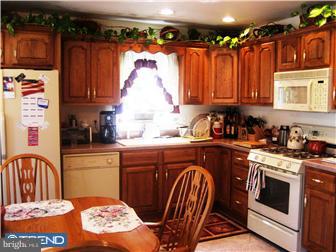 619 Rhawn Street Philadelphia, PA 19111 - Photo 4 of 12 Kitchen