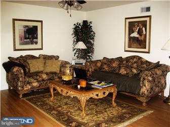 619 Rhawn Street Philadelphia, PA 19111 - Photo 6 of 12 Family Room