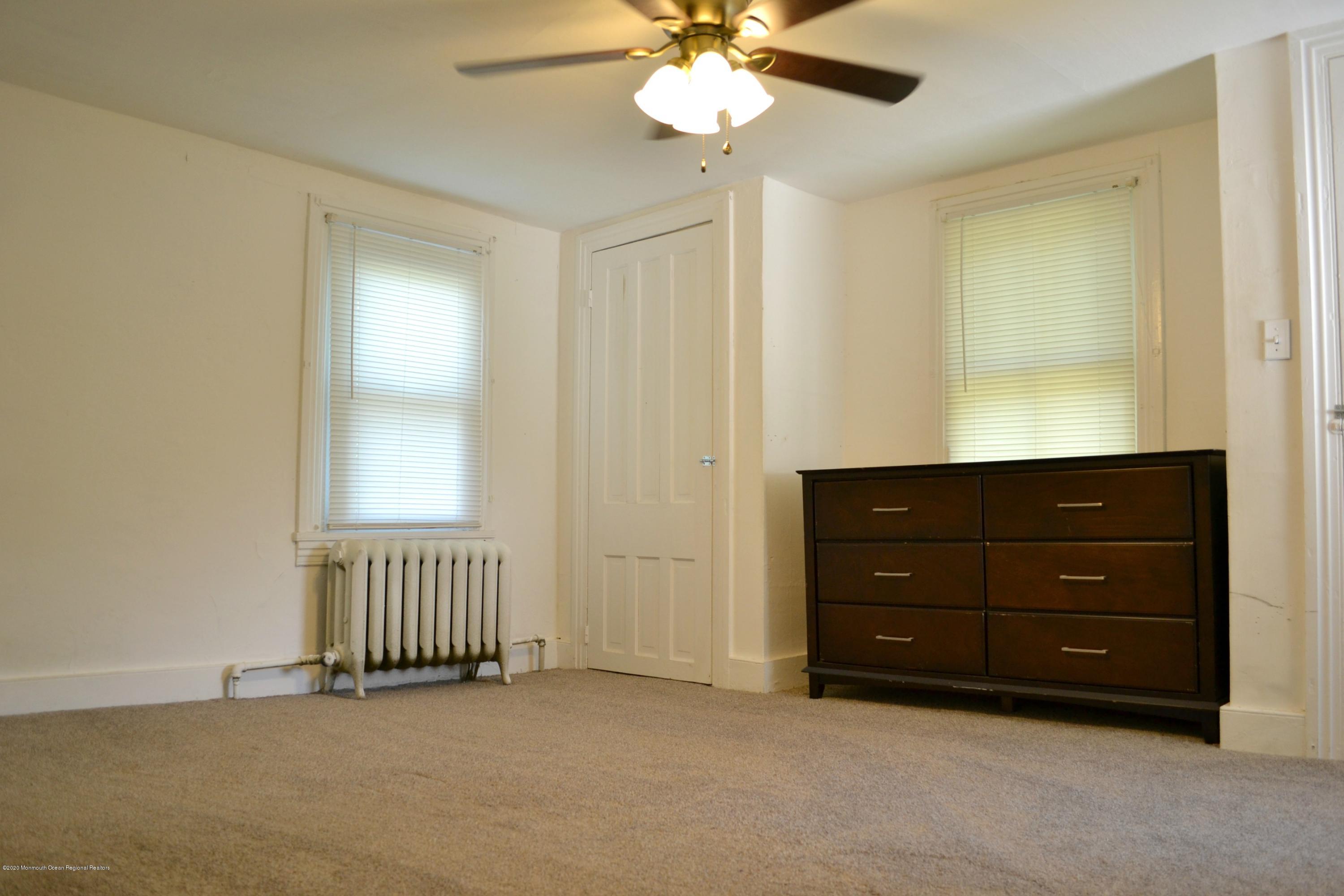 1167 Hedding Road Columbus, NJ 08022 - Photo 6 of 16 a room with a bed and a window